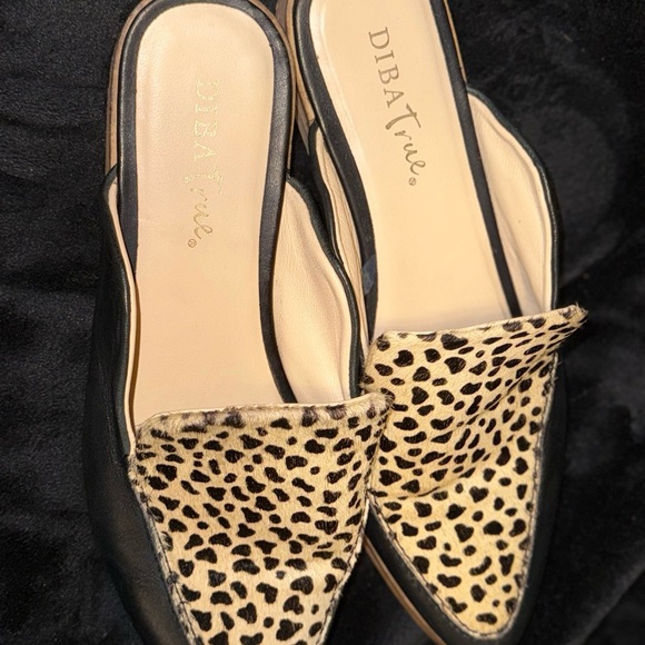 Sleek Brown and Black Mules with Pointed Toe - Picture 2 of 12